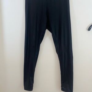 Shiny black leggings